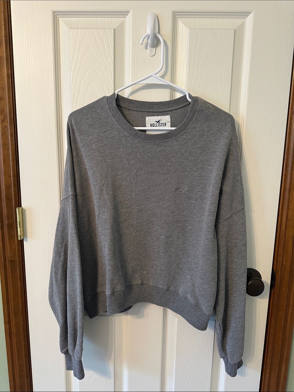 Hollister Women's Heather Gray Crew Sweatshirt